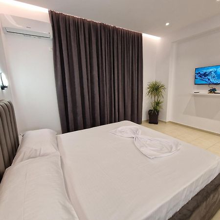 Feniks Hotel Ксамил Экстерьер фото