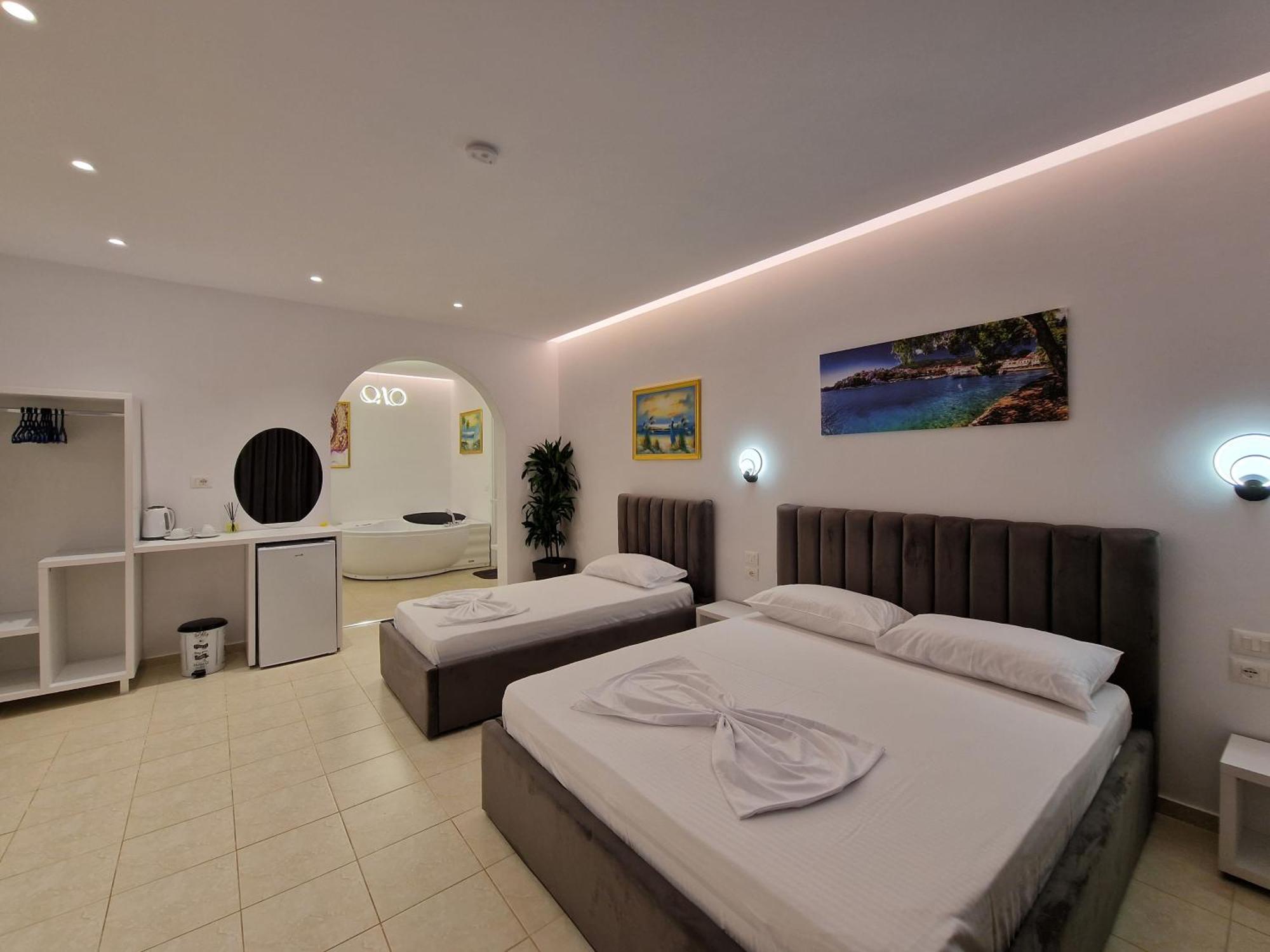 Feniks Hotel Ксамил Экстерьер фото