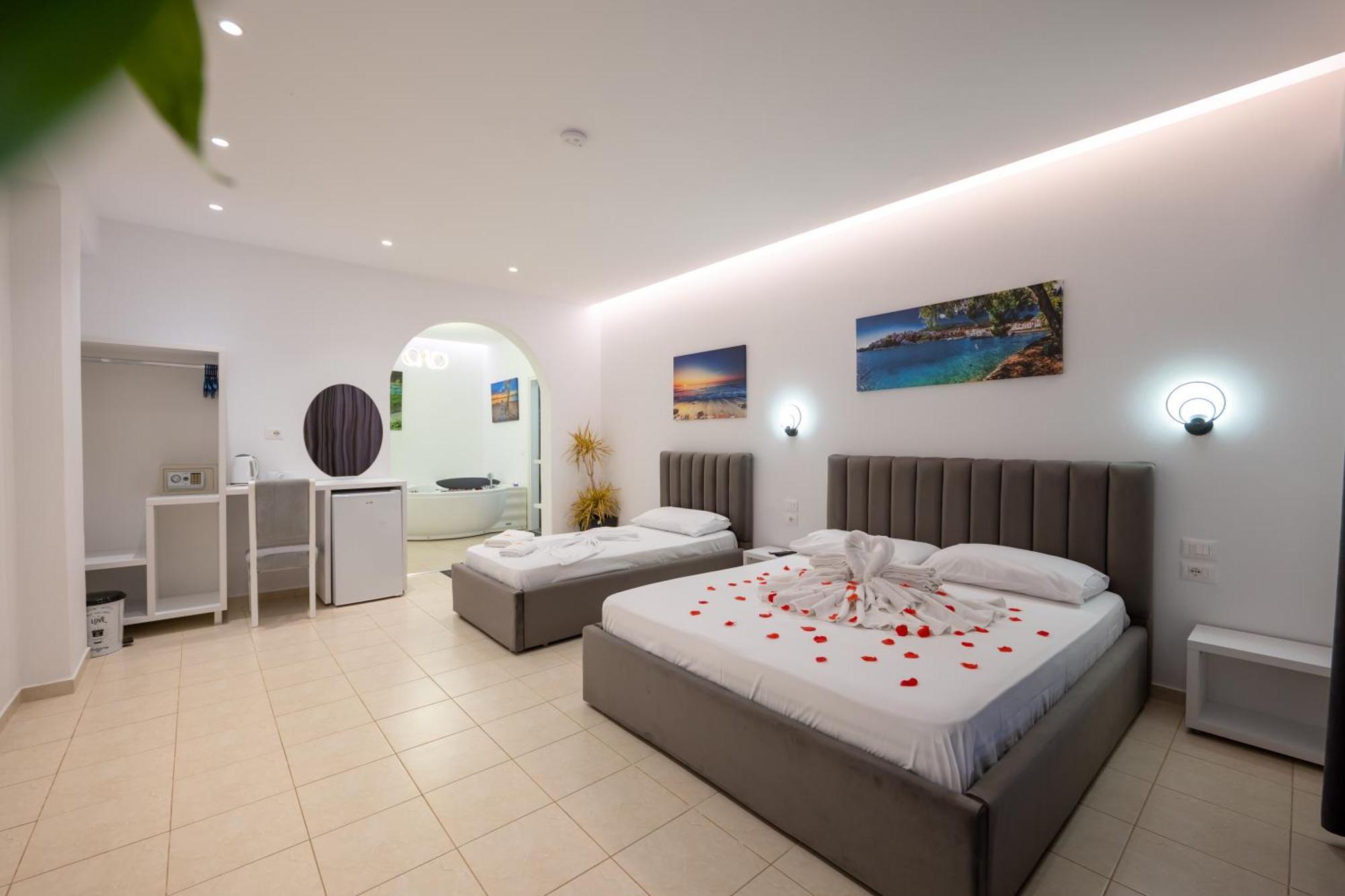 Feniks Hotel Ксамил Экстерьер фото